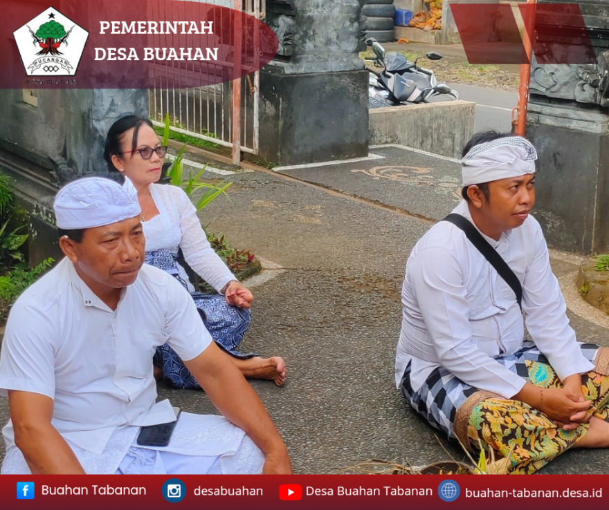 PIODALAN DI PADMASANA KANTOR DESA BUHAN